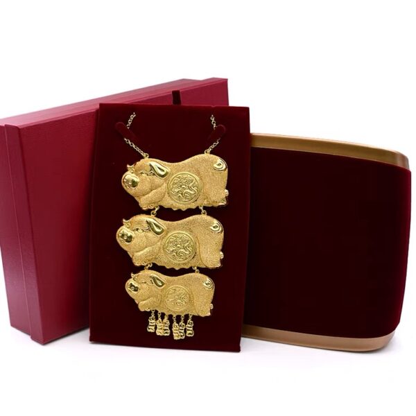 Flip top velvet plastic jewelry box red