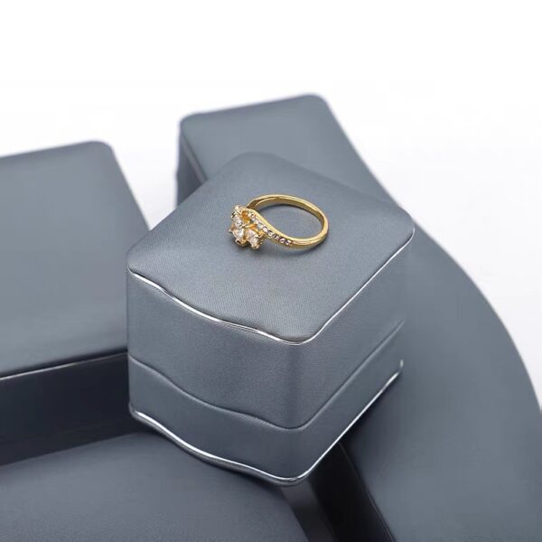 PU leather plastic jewelry box wave silver