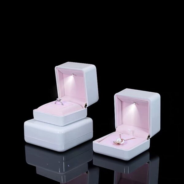 Rubber painting LED jewelry box white pink