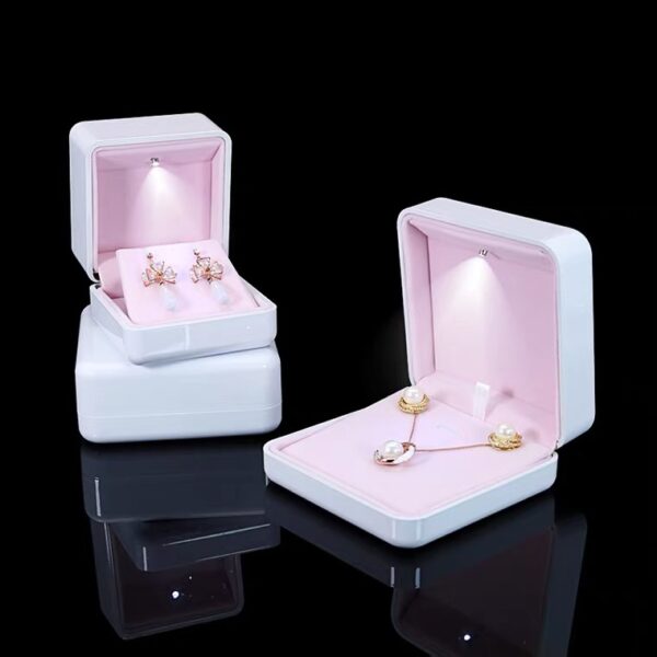 Rubber painting LED jewelry box white pink