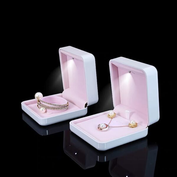 Rubber painting LED jewelry box white pink